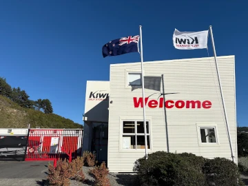 welcome to kiwi self storage sign